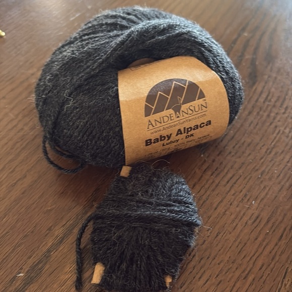 AndeanSun Baby Alpaca Yarn in Dark Gray - Picture 2 of 3